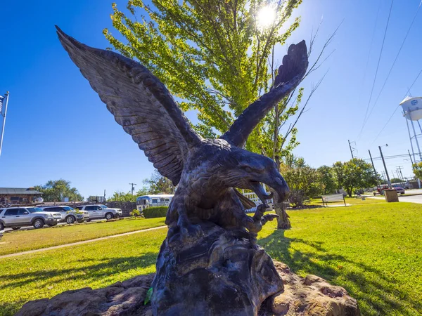 Eagle beeldhouwkunst aan Route66 in Oklahoma - Stroud - Oklahoma - 16 oktober 2017 — Stockfoto