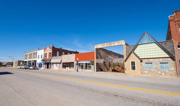 El hermoso centro de la ciudad de Stroud - una pequeña ciudad en Oklahoma - STROUD - OKLAHOMA - 16 DE OCTUBRE DE 2017 — Foto de Stock