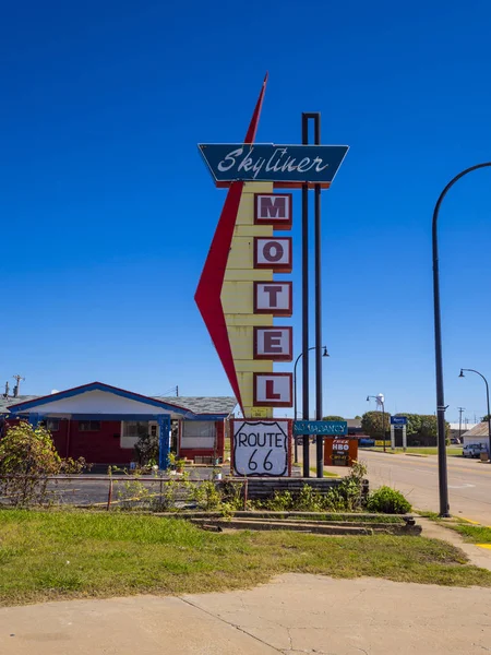 Şık Skyliner Motel adlı rota 66 - Stroud - Oklahoma - 16 Ekim 2017