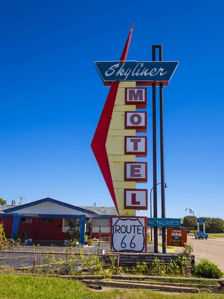 Şık Skyliner Motel adlı rota 66 - Stroud - Oklahoma - 16 Ekim 2017