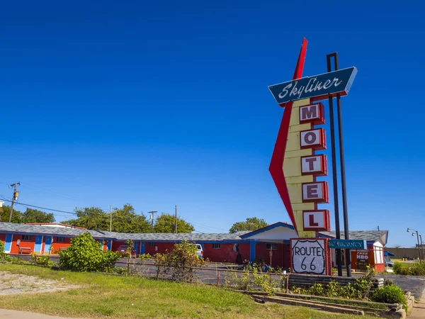 Şık Skyliner Motel adlı rota 66 - Stroud - Oklahoma - 16 Ekim 2017