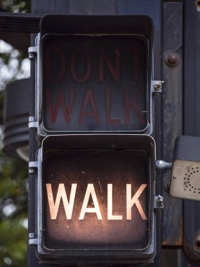 17 Ekim 2017 - Dont yürüyüş eski trafik ışıkları Tulsa Downtown - Tulsa - Oklahoma - yürümek