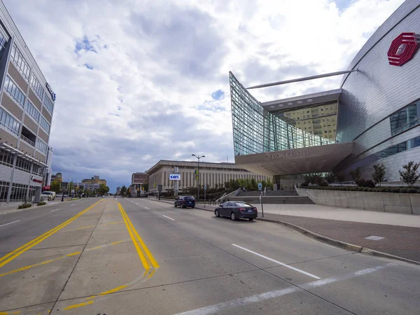 Street view in Tulsa Downtown - TULSA - OKLAHOMA - OCTOBER 17, 2017 — Stock Photo, Image