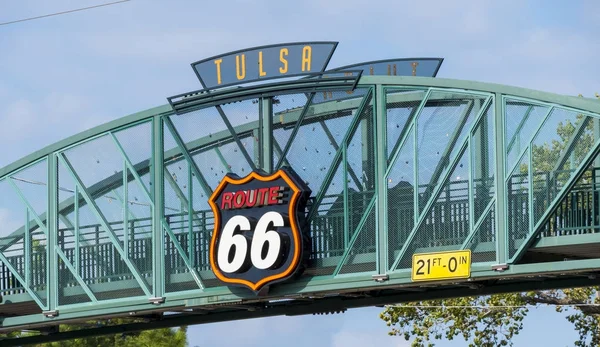 11 th street Bridge over de Route 66 in Tulsa Oklahoma - Tulsa - Oklahoma - 17 oktober 2017 — Stockfoto