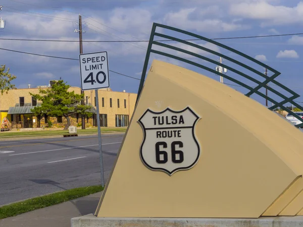 Berühmtes Route 66 Schild in tulsa oklahoma - tulsa - oklahoma - 17. Oktober 2017 — Stockfoto