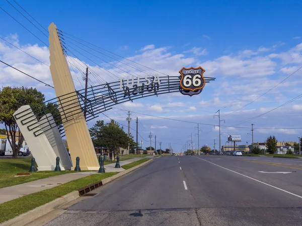 Tulsa Gate en la histórica Ruta 66 en Oklahoma - TULSA - OKLAHOMA - 17 DE OCTUBRE DE 2017 —  Fotos de Stock