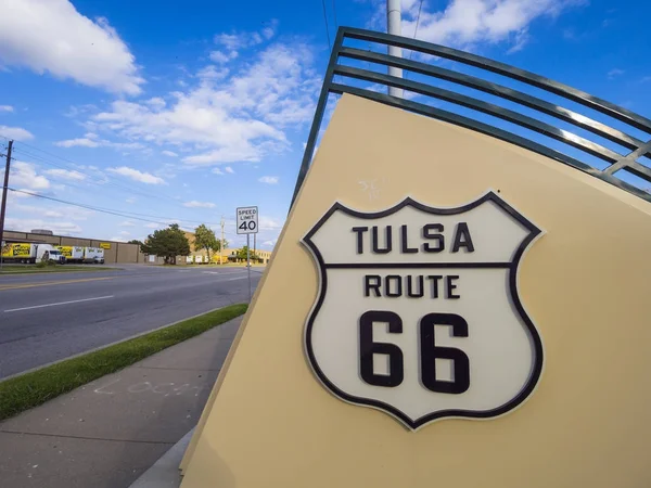 Berühmtes Route 66 Schild in tulsa oklahoma - tulsa - oklahoma - 17. Oktober 2017 — Stockfoto