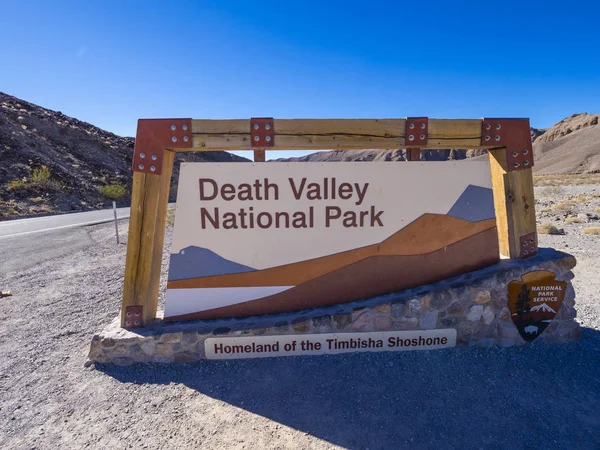 ป้ายต้อนรับสู่อุทยานแห่งชาติเดธวัลเลย์ แคลิฟอร์เนีย - DEATH ValLEY - CALIFORNIA - 23 ตุลาคม 2017 — ภาพถ่ายสต็อก