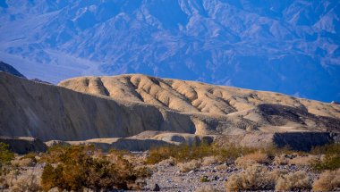 Kaliforniya 'daki Ölüm Vadisi Ulusal Parkı' ndan geçen güzel manzara rotası