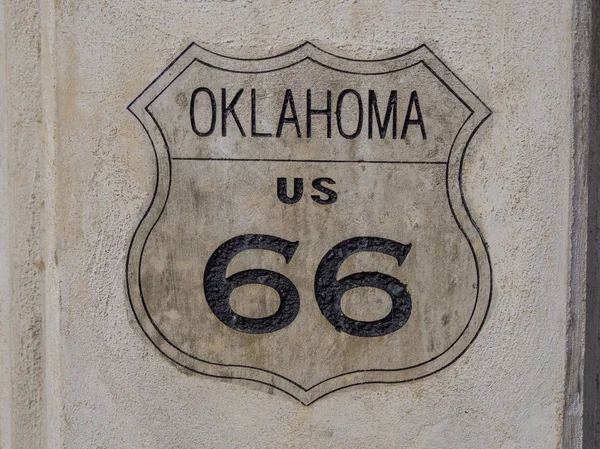 Słynny znak Route 66 w Tulsa Oklahoma — Zdjęcie stockowe