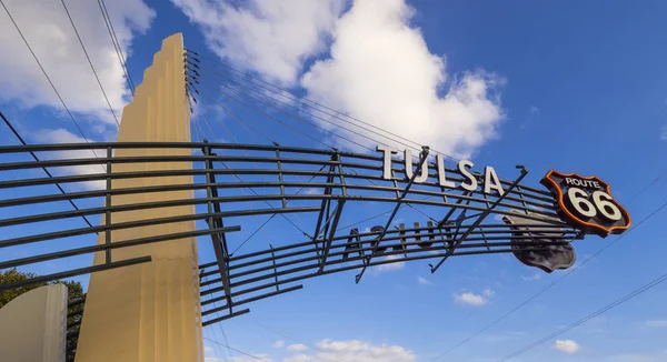 La famosa Puerta de la Ruta 66 en Tulsa Oklahoma — Foto de Stock
