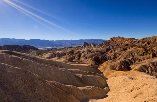 Die erstaunlichen farbenfrohen Felsen und Berge im Death-Valley-Nationalpark - Künstlerpalette — Stockfoto