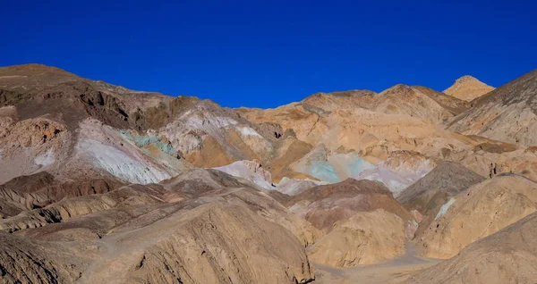 Beautiful colors of Death Valley in California - the Artists Palette — Stock Photo, Image