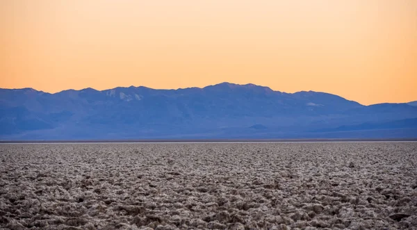 Diabos Golf Couse em Death Valley ao pôr-do-sol — Fotografia de Stock