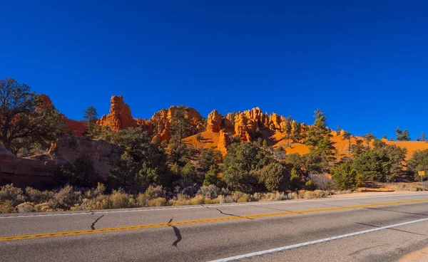 Csodálatos táj, a Red Canyon Utah, egy napsütéses napon — Stock Fotó