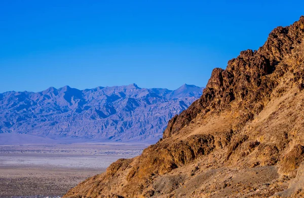 Erstaunlicher Death-Valley-Nationalpark in Kalifornien an einem sonnigen Tag — Stockfoto