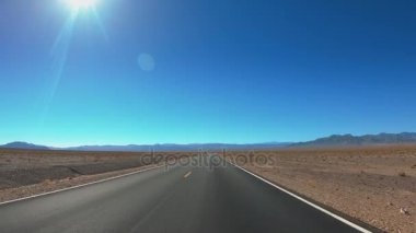 Kaliforniya çölünde boş sokaklar Ölüm Vadisi Ulusal Parkı