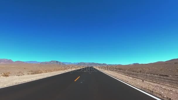 Empty streets in the Californian desert - Death Valley National Park — Stock Video