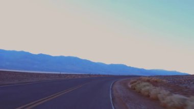 Sonsuz yollar aracılığıyla inanılmaz Ölüm Vadisi Milli Parkı