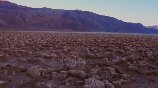 A csodálatos Death Valley Nemzeti Park - The Devils Gold Course — Stock videók