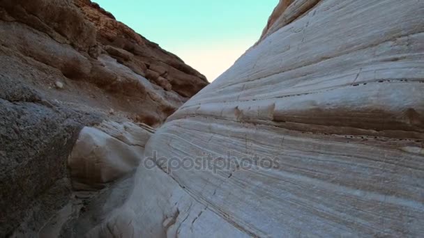 Kaliforniya 'daki Güzel Mozaik Kanyonu Ölüm Vadisi Ulusal Parkı — Stok video