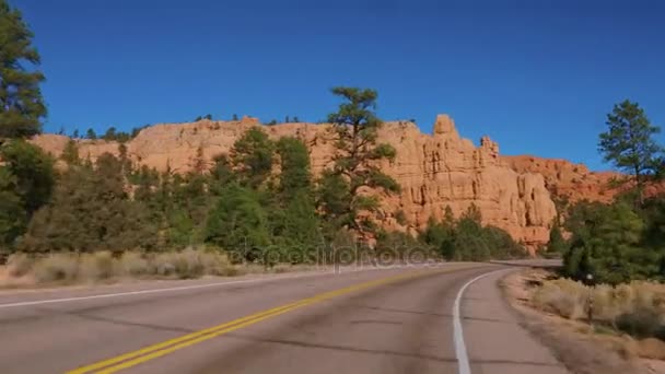 O lindo Red Canyon em Utah - maravilhosas estradas cênicas — Vídeo de Stock