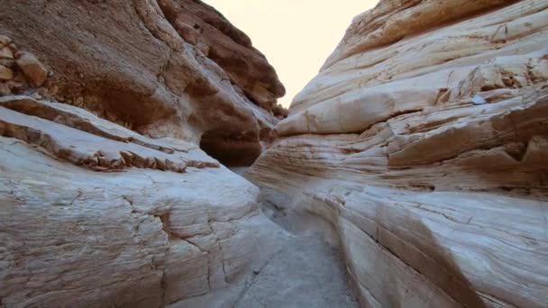 Kaliforniya 'daki Güzel Mozaik Kanyonu Ölüm Vadisi Ulusal Parkı — Stok video