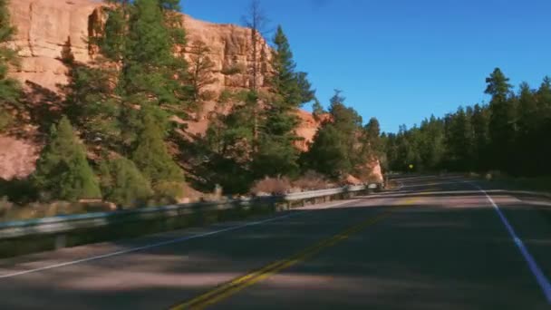犹他州美丽的红色峡谷- -美丽的风景秀丽的道路 — 图库视频影像
