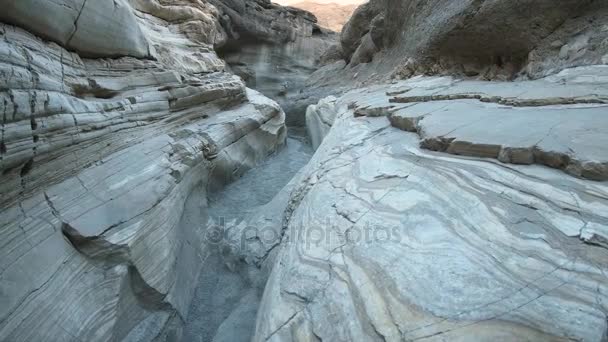 Gyönyörű Death Valley Nemzeti Park - A Mozaik kanyon — Stock videók