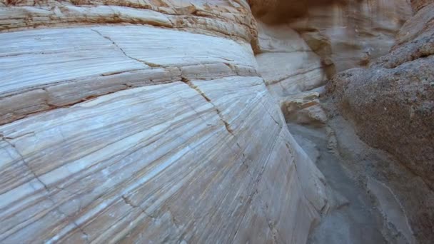 Kaliforniya 'daki Güzel Mozaik Kanyonu Ölüm Vadisi Ulusal Parkı — Stok video