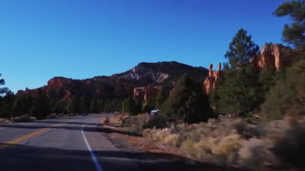 O lindo Red Canyon em Utah - maravilhosas estradas cênicas — Vídeo de Stock