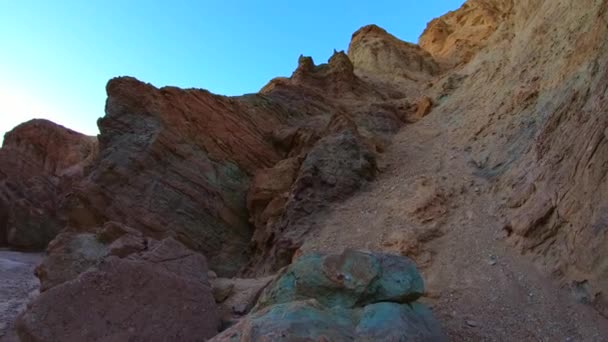 Impresionante paisaje en el cañón de oro - Parque Nacional del Valle de la Muerte — Vídeos de Stock