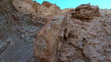 Ölüm Vadisi - şaşırtıcı renklere altın Kanyon kaya