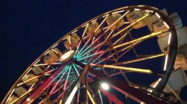 Dönme dolap Octoberfest akşam Tulsa'da