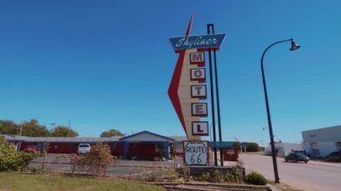 Route 66 'daki Skyliner Moteli.