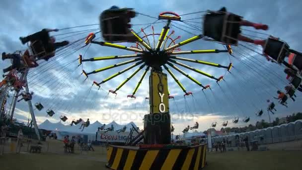 Chairoplane at Tulsa Octoberfest - wide angle view — Stock Video