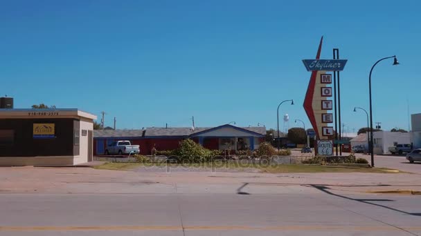 Stijlvol Skyliner Motel op Route 66 — Stockvideo
