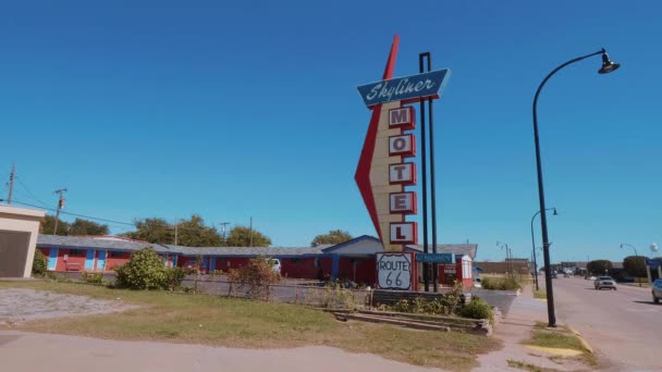 Snyggt Skyliner Motel på Route 66 — Stockvideo