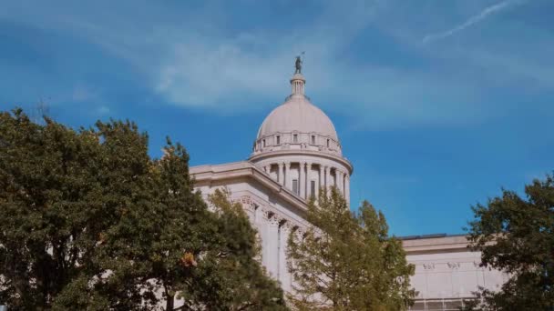 O Capitólio Estadual de Oklahoma em Oklahoma City — Vídeo de Stock