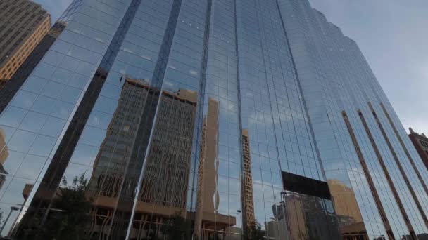 Современные офисные здания в центре города Оклахома — стоковое видео