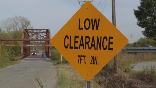 Low Clearance sign at Route 66 Bridge in Sapulpa — Stock Video