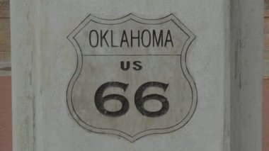 Tulsa 'da Oklahoma Tarihi Yol 66 tabelası