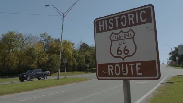 Historische Route 66 bord in Oklahoma — Stockvideo