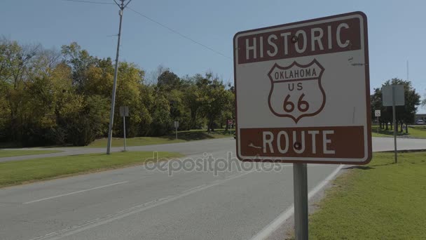 Sinal histórico da Rota 66 em Oklahoma — Vídeo de Stock