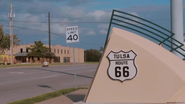 Insegna della famosa Route 66 a Tulsa Oklahoma — Video Stock