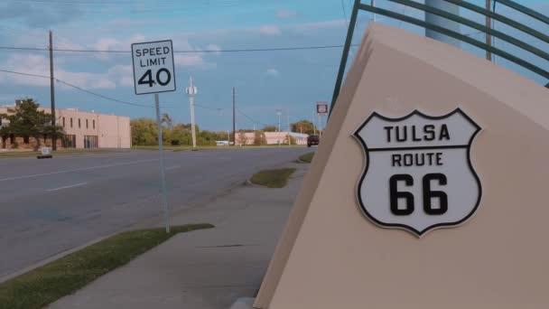 Διάσημη πινακίδα Route 66 στην Tulsa Oklahoma — Αρχείο Βίντεο