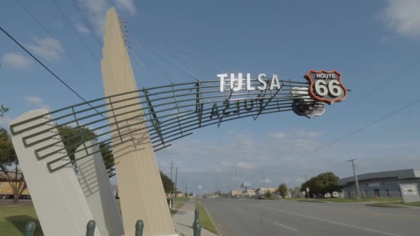 Tulsa kapu a 66-os történelmi úton Oklahomában — Stock videók