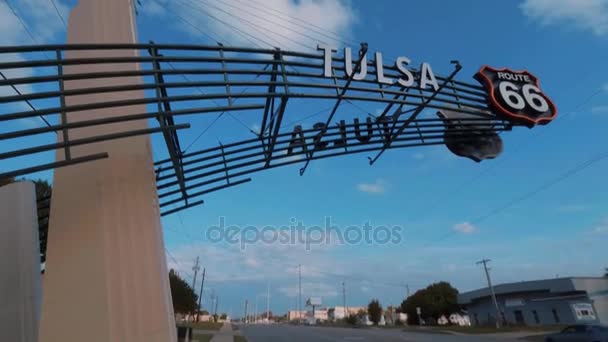 La famosa Puerta de la Ruta 66 en Tulsa Oklahoma — Vídeo de stock