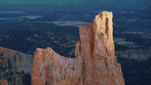 Geweldige Bryce Canyon bij zonsondergang - prachtig Nationaal Park in Utah — Stockvideo