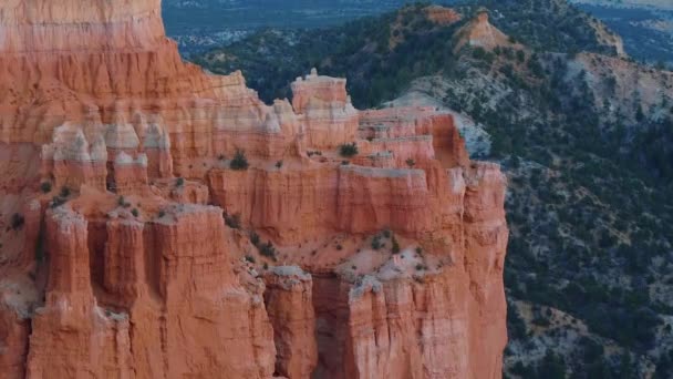Bilderbuchkulisse und Landschaft am Bryce Canyon in Utah — Stockvideo